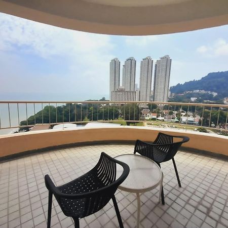 Rainbow Paradise Beachfront Penang Tanjung Bungah  Bagian luar foto
