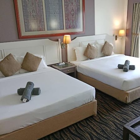 Rainbow Paradise Beachfront Penang Tanjung Bungah  Bagian luar foto