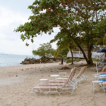 Rainbow Paradise Beachfront Penang Tanjung Bungah  Bagian luar foto