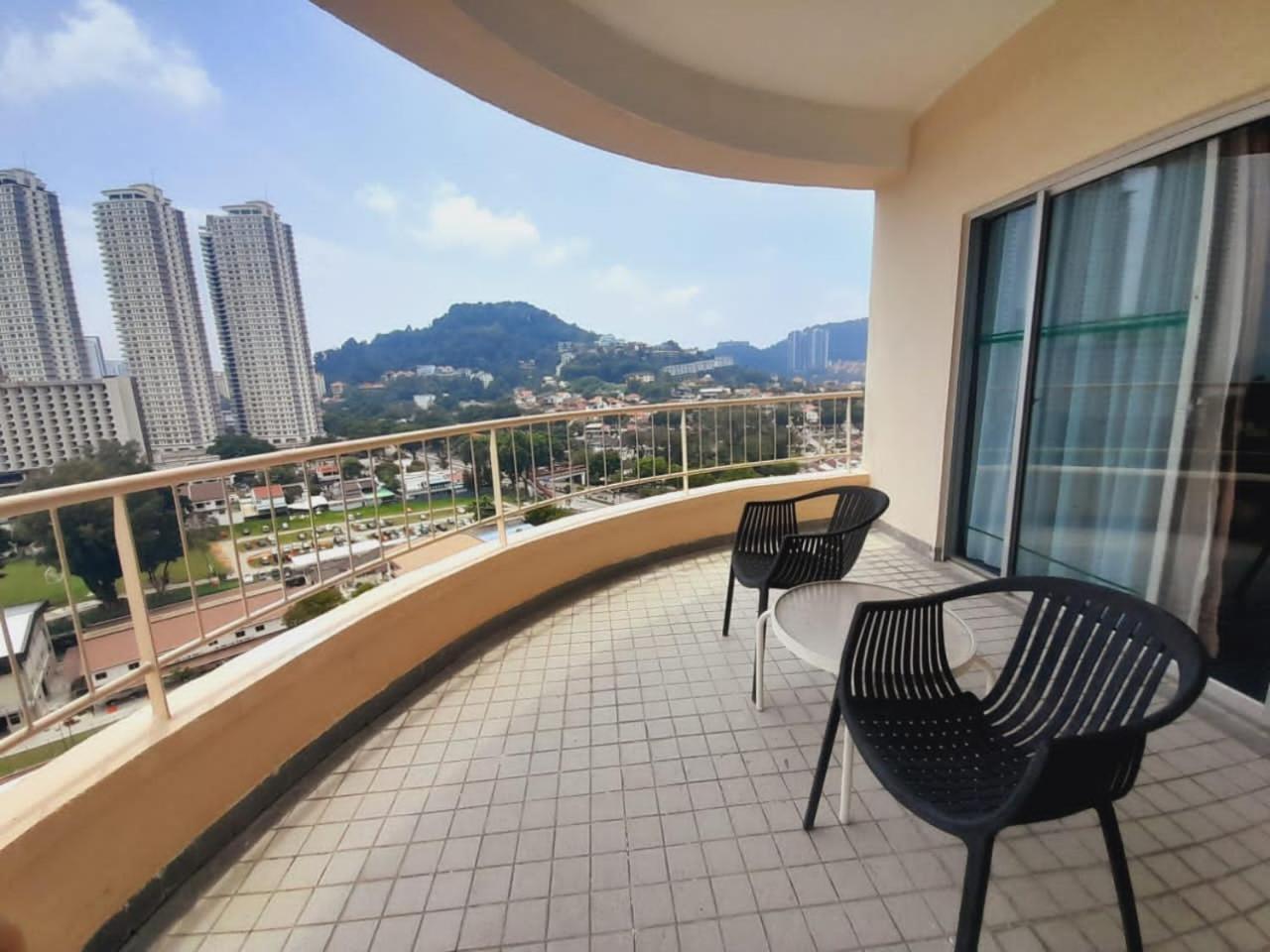 Rainbow Paradise Beachfront Penang Tanjung Bungah  Bagian luar foto