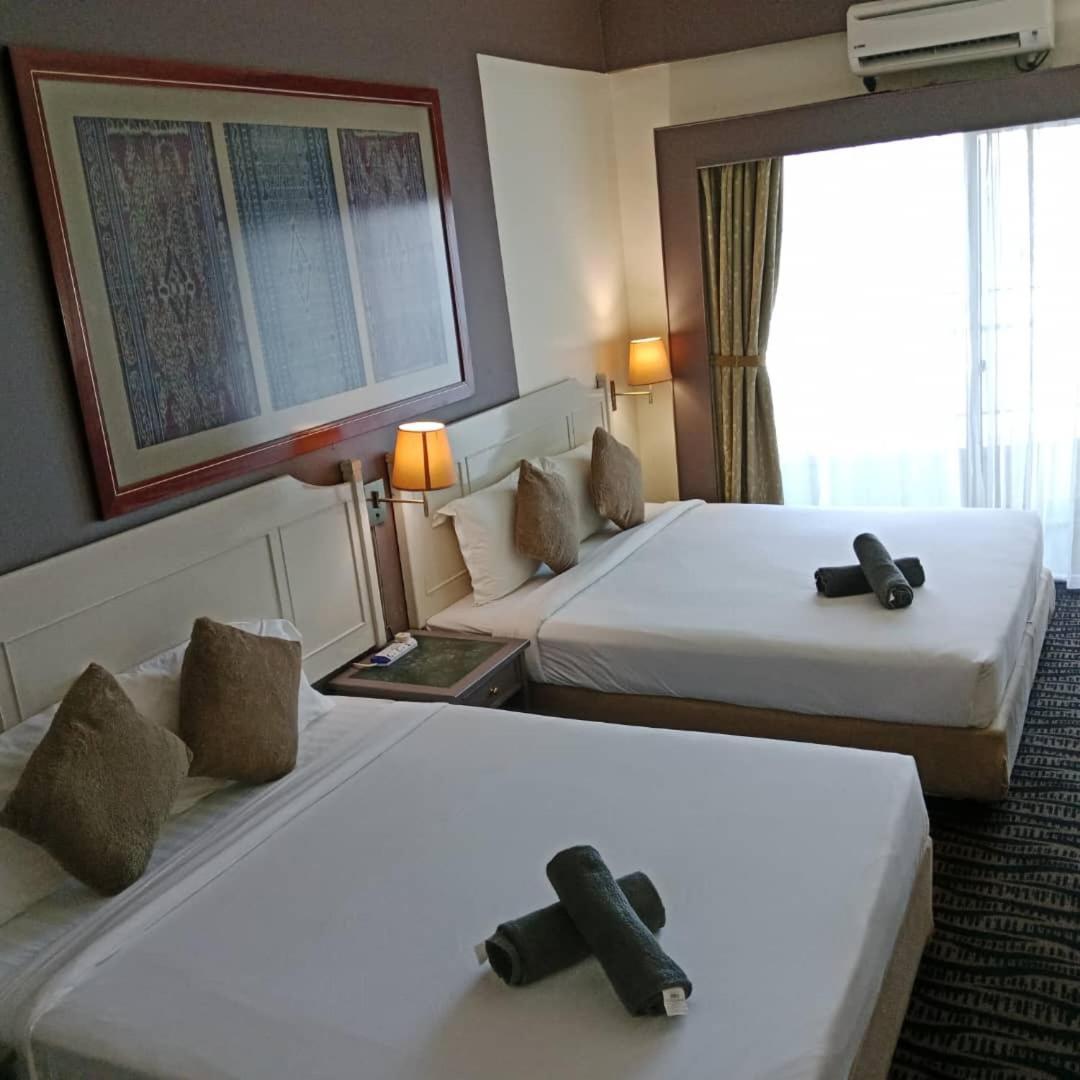 Rainbow Paradise Beachfront Penang Tanjung Bungah  Bagian luar foto