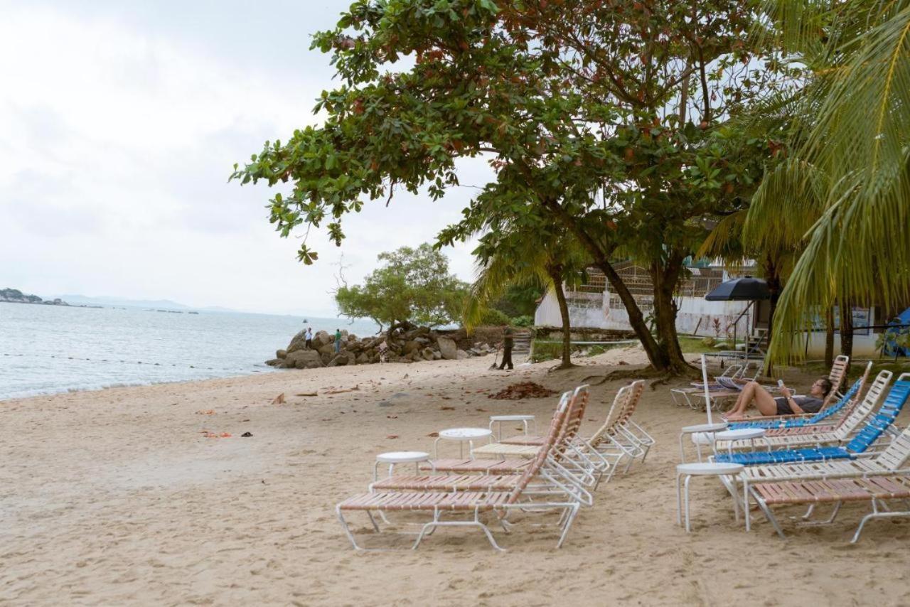 Rainbow Paradise Beachfront Penang Tanjung Bungah  Bagian luar foto