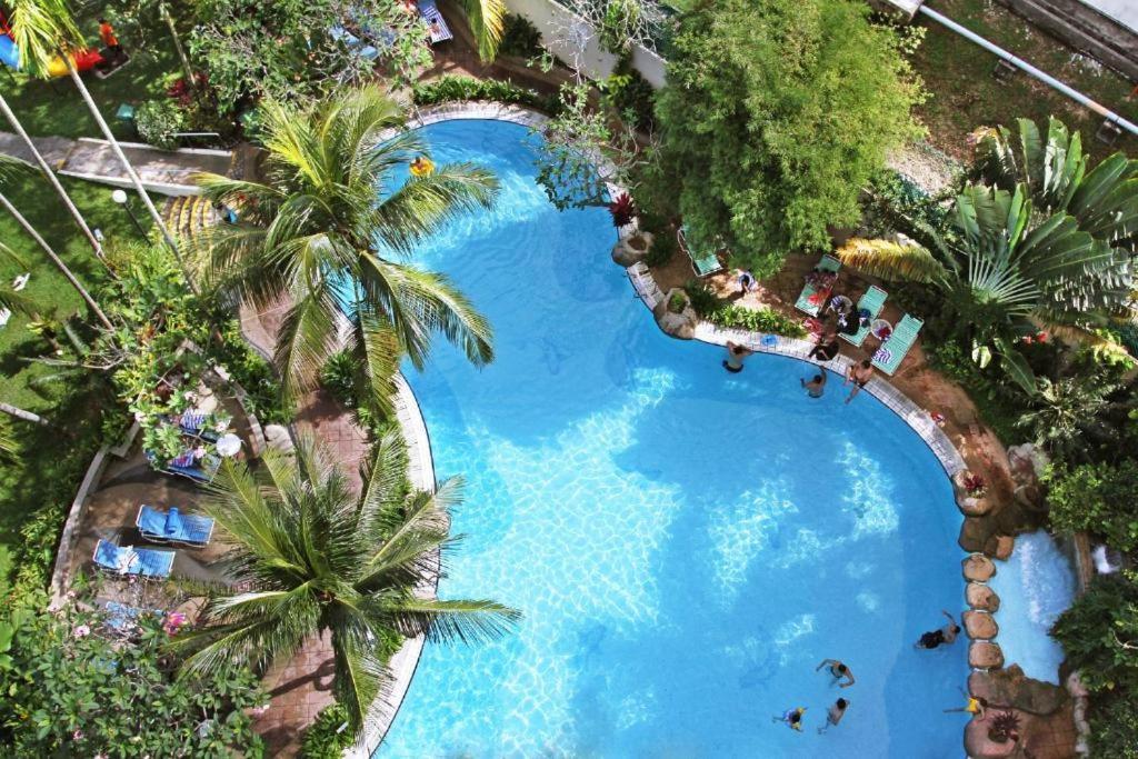 Rainbow Paradise Beachfront Penang Tanjung Bungah  Bagian luar foto